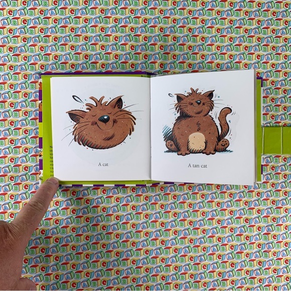 Animal Antics 10 Phonics Books Set. Level 1, Short-Vowel Sounds. - Picture 4 of 16